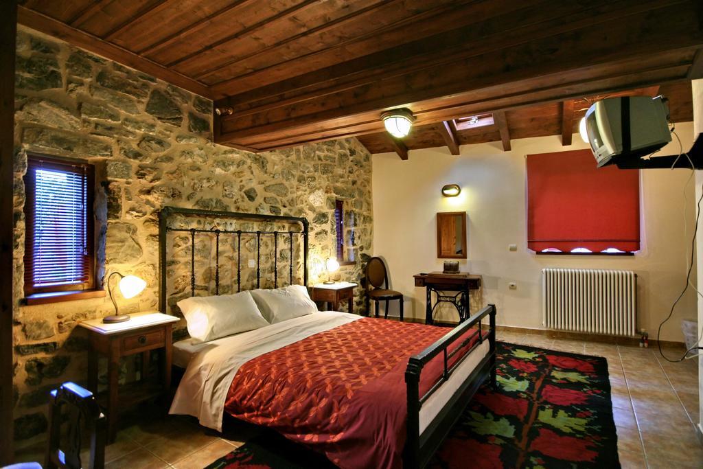 Hotel Archontiko Nikolopoulou Vitina Exterior foto