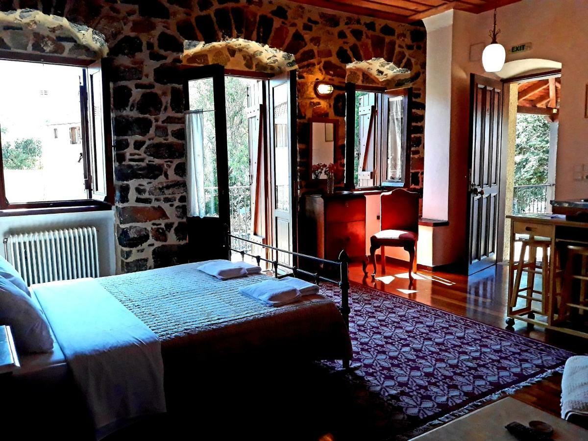 Hotel Archontiko Nikolopoulou Vitina Exterior foto